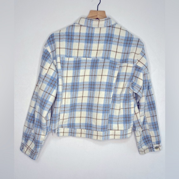 Altar’d State Cropped Plaid Blue Cream Flannel Women's Jacket Size XS - Picture 4 of 4
